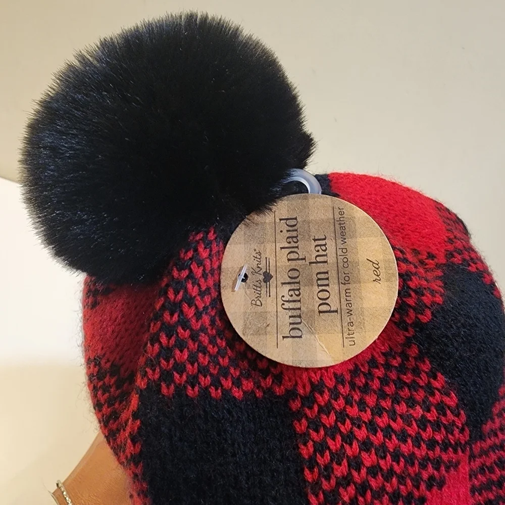 BRITT'S KNITs Buffalo Plaid Knit Beanie with Pom Nwt